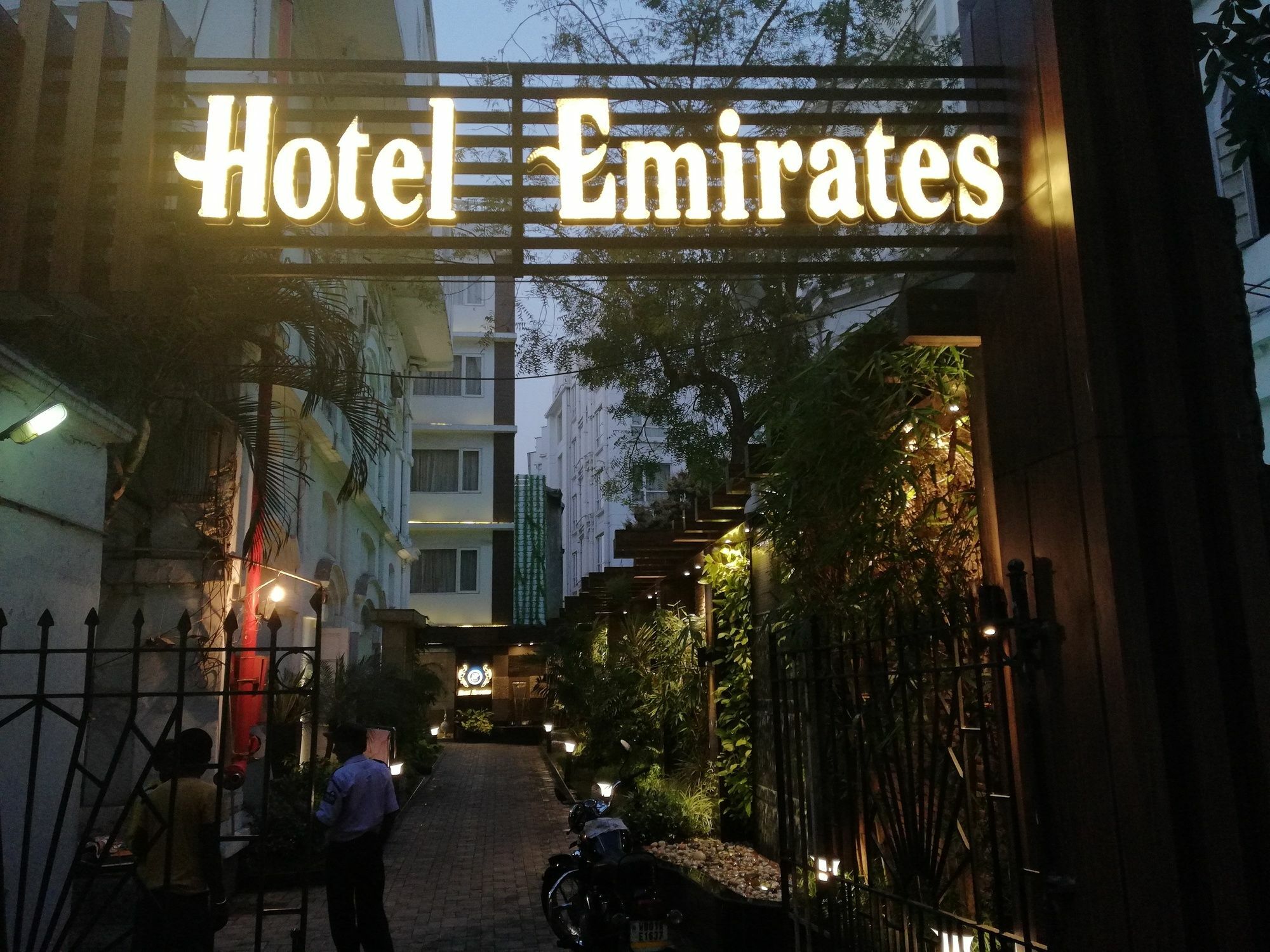 Hotel Emirates Kolkata Exterior photo